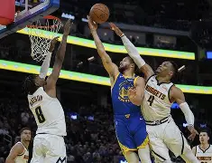 丹佛掘金NBA击败金州勇士约基奇篮下勾手的简单介绍